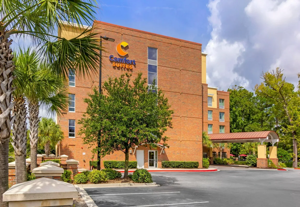 Comfort Suites Charleston West Ashley hotel hero