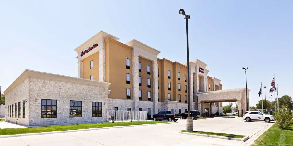Hampton Inn & Suites Liberal hotel hero