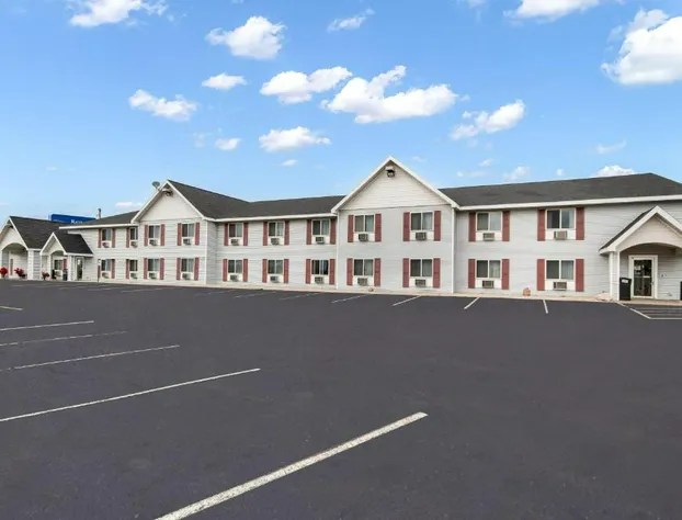 Baymont by Wyndham Marinette hotel detail image 1