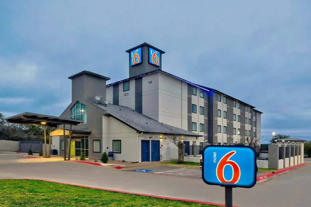 Motel 6 Marble Falls, TX hotel hero