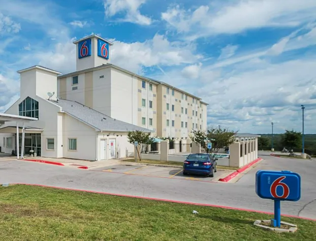 Motel 6 Marble Falls, TX hotel detail image 1