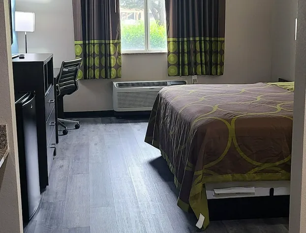 Super 8 by Wyndham Lubbock West hotel detail image 4