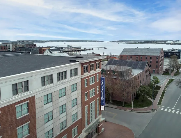 Hampton Inn Portland Downtown - Waterfront hotel detail image 2