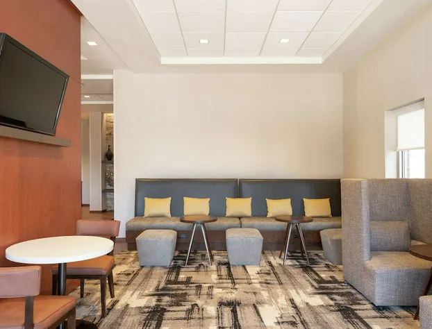 Hampton Inn Portland Downtown - Waterfront hotel detail image 3