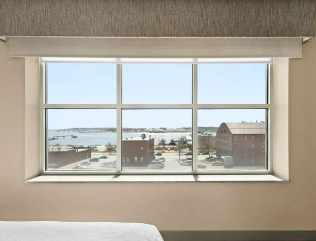 Hampton Inn Portland Downtown - Waterfront hotel detail image 2