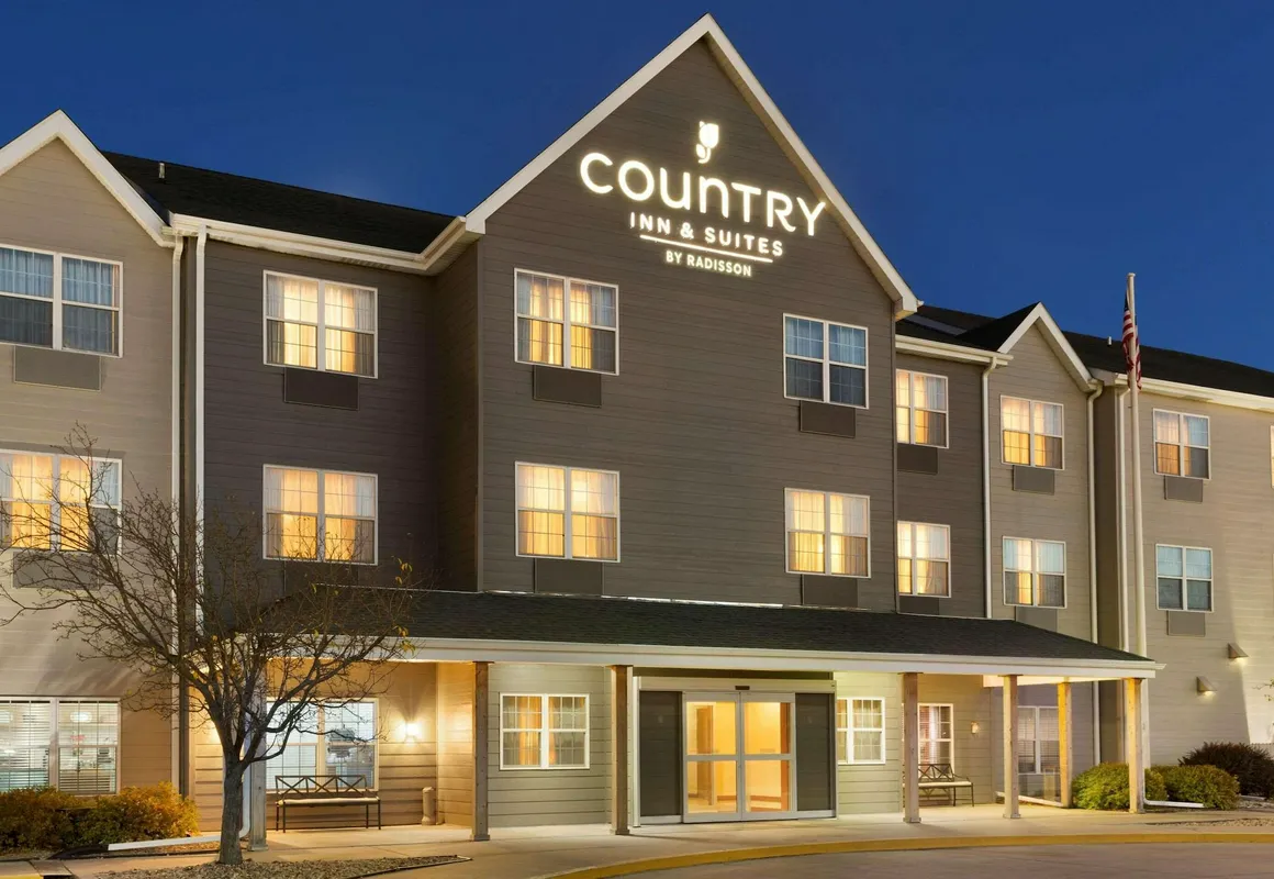 Country Inn & Suites by Radisson, Kearney, NE hotel hero