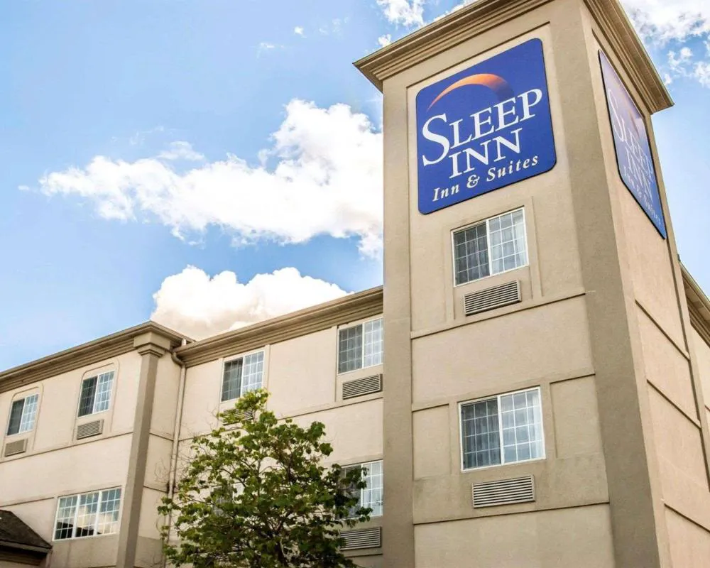 Sleep Inn & Suites Lake of the Ozarks hotel hero