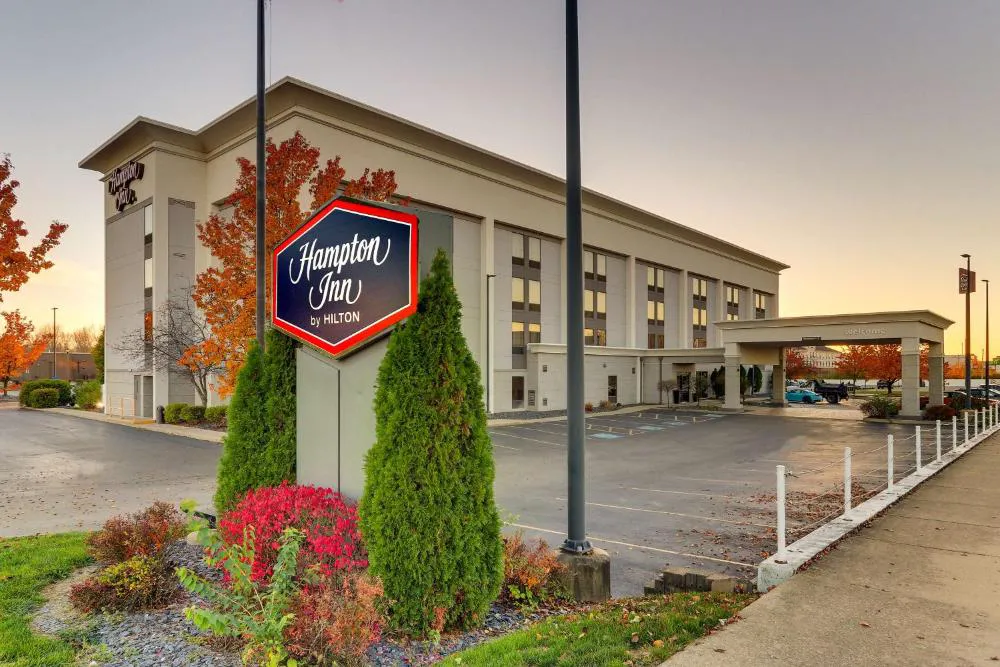 Hampton Inn Springfield hotel hero