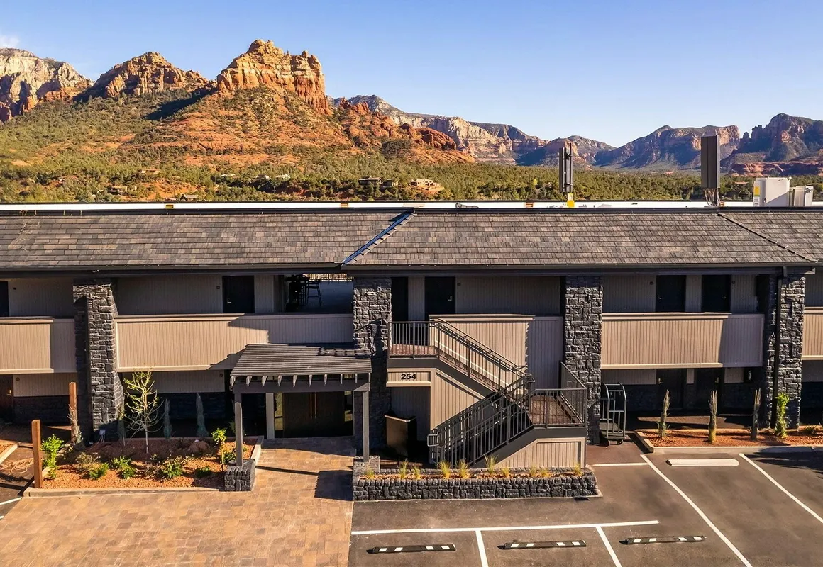 Orchards Inn hotel hero