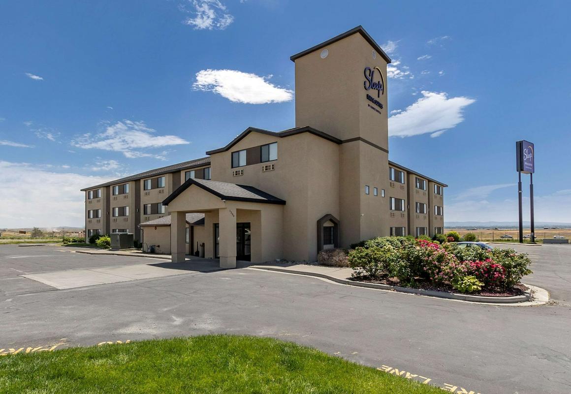 Sleep Inn & Suites hotel hero