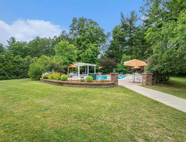 Howard Johnson by Wyndham Traverse City hotel detail image 2