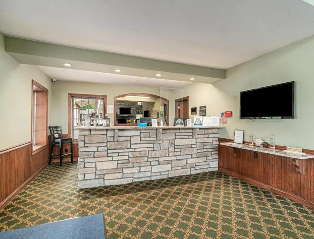 Howard Johnson by Wyndham Traverse City hotel detail image 4