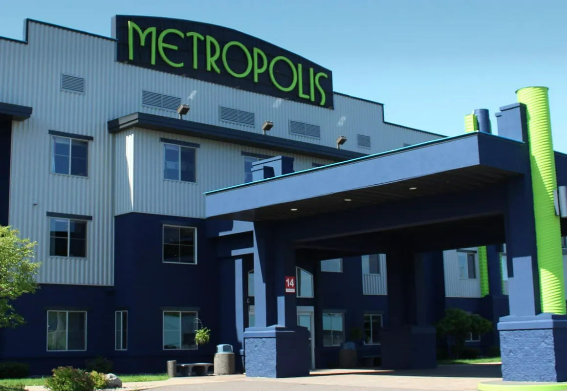 Metropolis Resort hotel hero