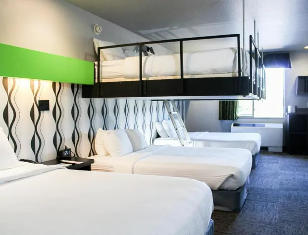 Metropolis Resort hotel detail image 4