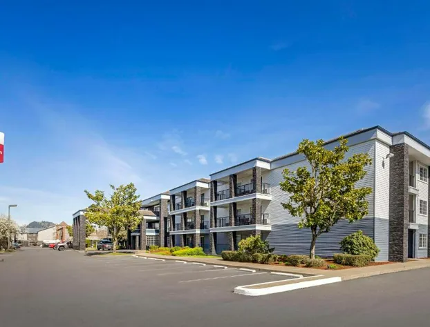 Best Western Plus Grand Manor Inn hotel detail image 1