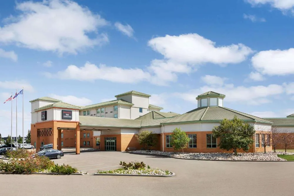 Royal Hotel Edmonton Airport, Trademark Collection by Wyndham hotel hero