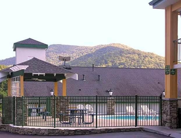 Quality Inn & Suites Biltmore East hotel detail image 1