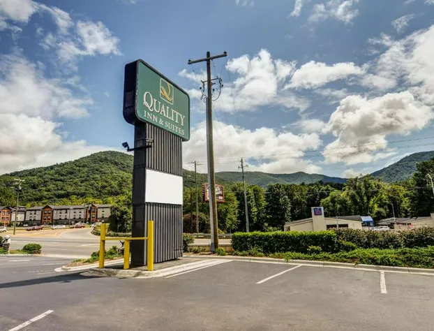 Quality Inn & Suites Biltmore East hotel detail image 2