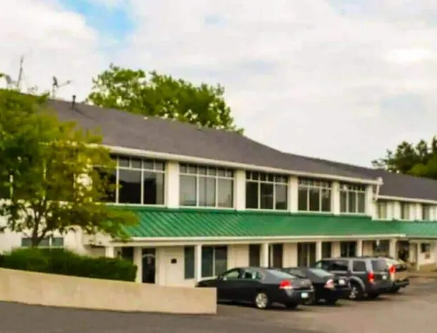 Surrey Inn Ashland hotel detail image 2