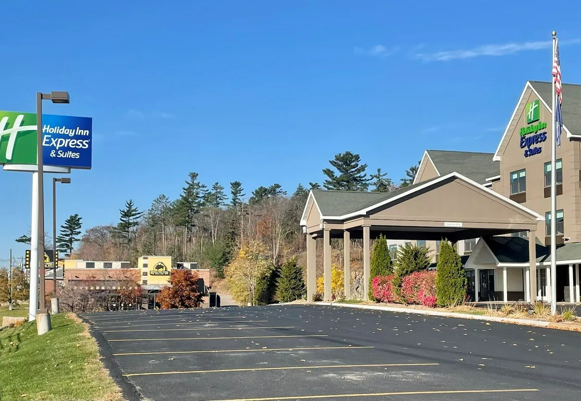 Holiday Inn Express & Suites Marquette by IHG hotel hero