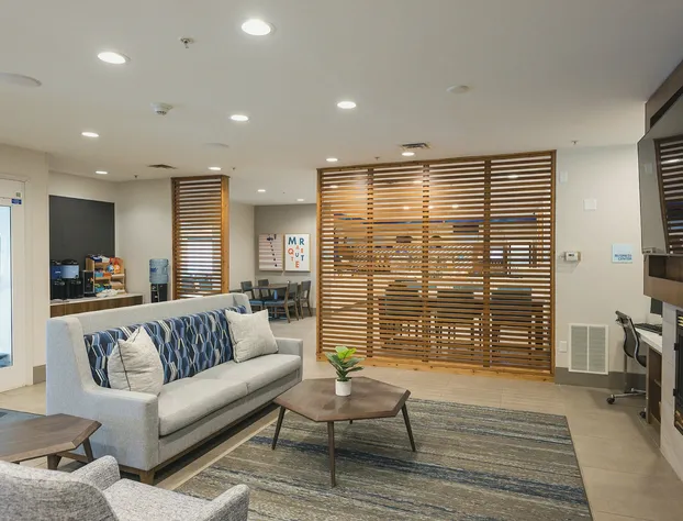 Holiday Inn Express & Suites Marquette by IHG hotel detail image 4