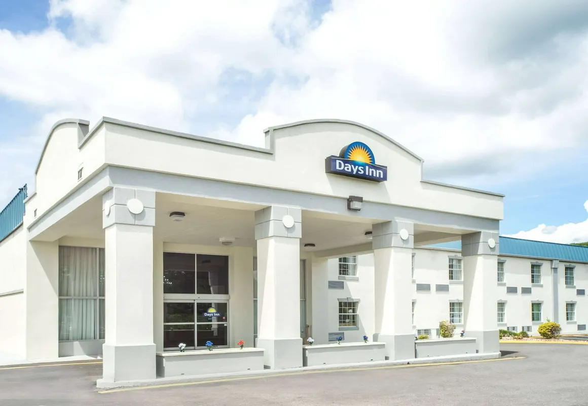 Days Inn by Wyndham Roanoke/Hollins Near I-81 hotel hero