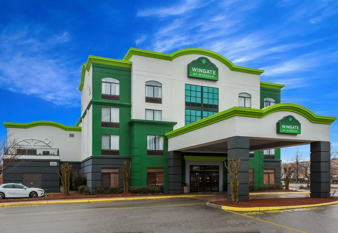 Wingate by Wyndham Chesapeake hotel hero