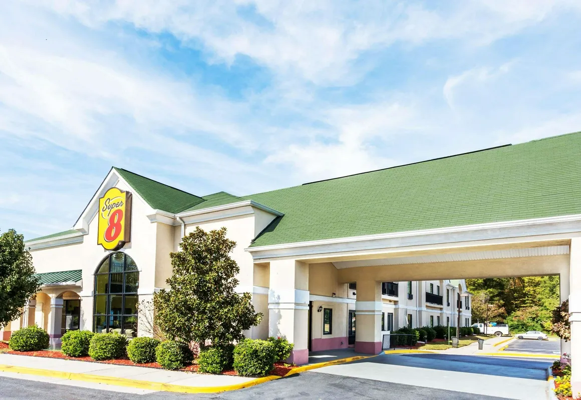 Super 8 by Wyndham Hull Street Midlothian / Richmond Area hotel hero