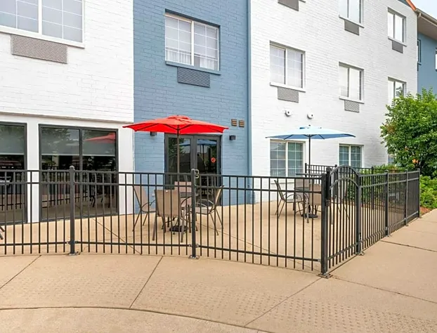 Comfort Suites Elgin hotel detail image 2