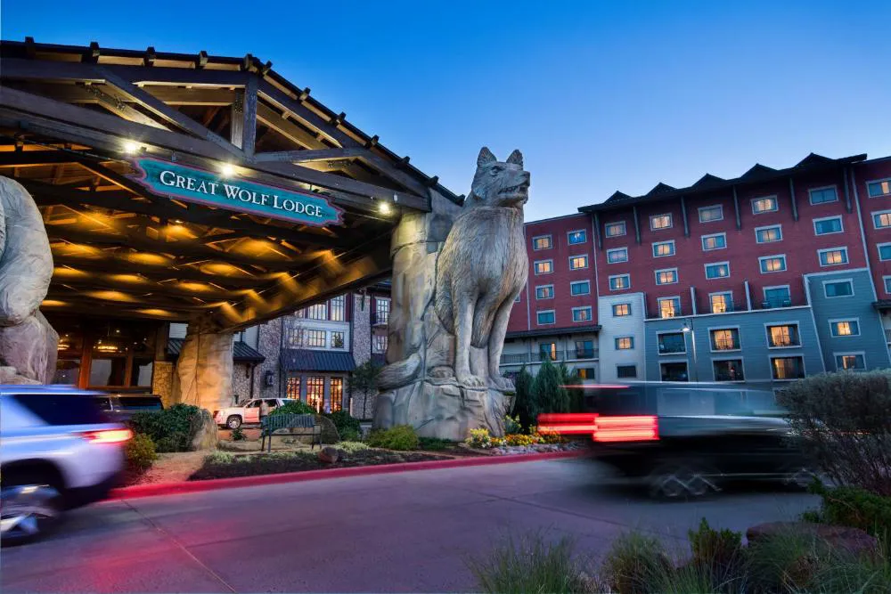 Great Wolf Lodge Grapevine hotel hero