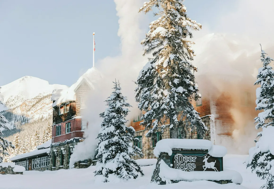 Deer Lodge hotel hero