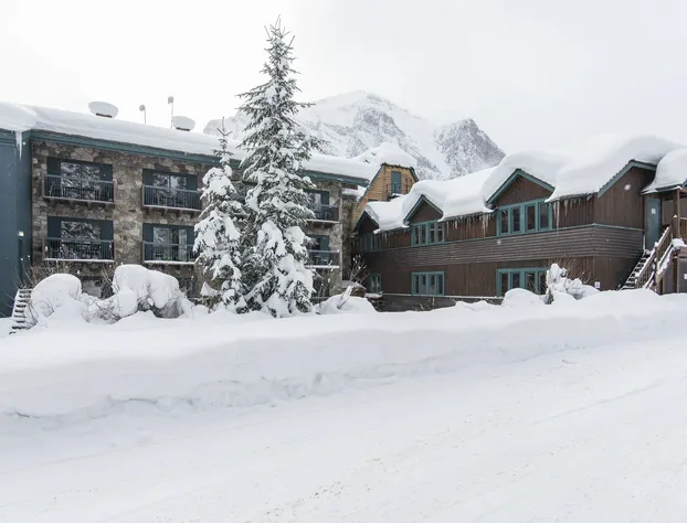 Deer Lodge hotel detail image 1