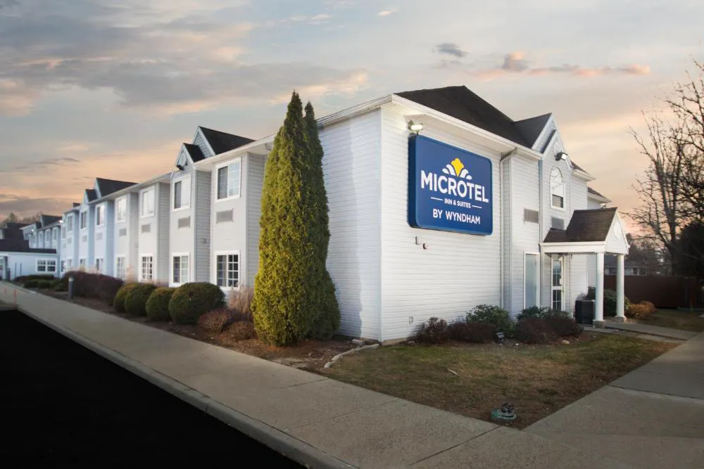 Microtel Inn & Suites by Wyndham Bethel/Danbury hotel hero
