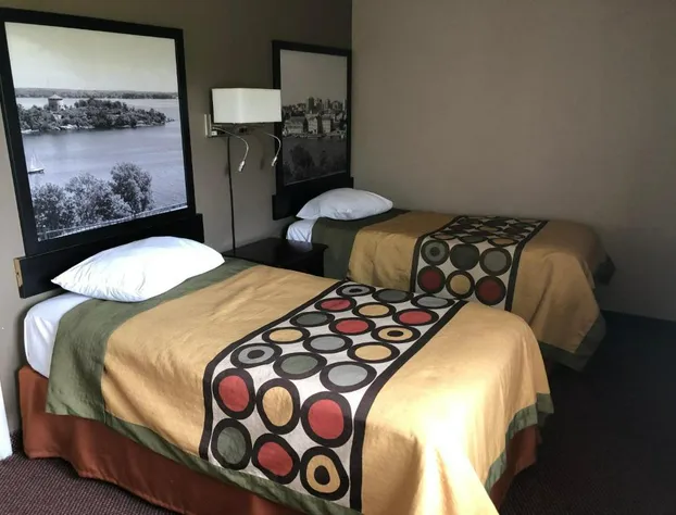 Super 8 by Wyndham Kingston hotel detail image 4