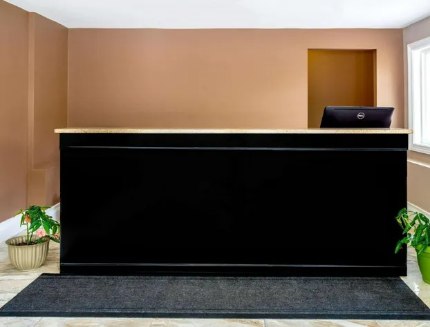 Super 8 by Wyndham Kingston hotel detail image 1