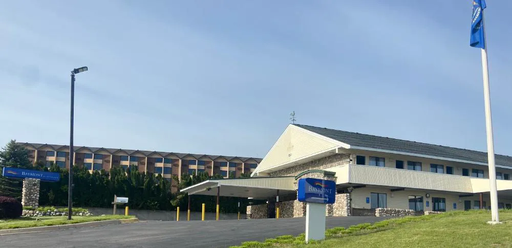 Baymont by Wyndham Petoskey hotel hero