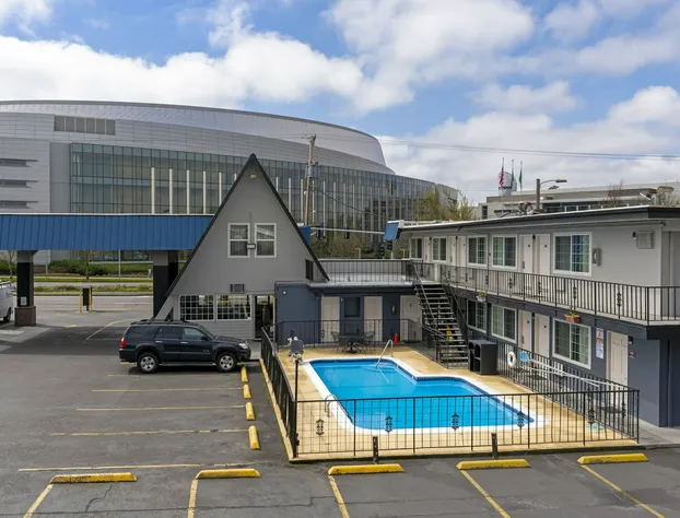 University Inn & Suites hotel detail image 3