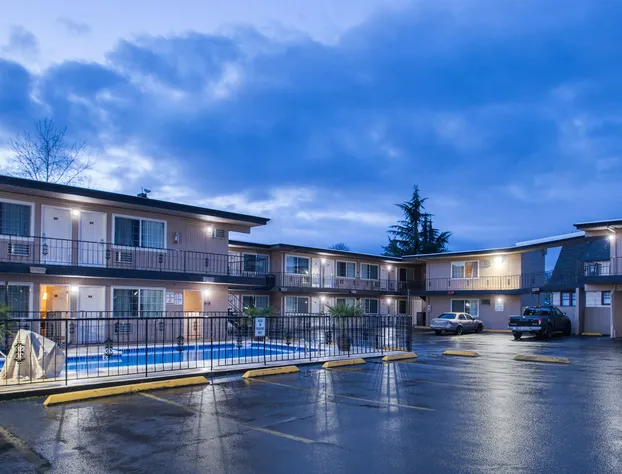 University Inn & Suites hotel detail image 4