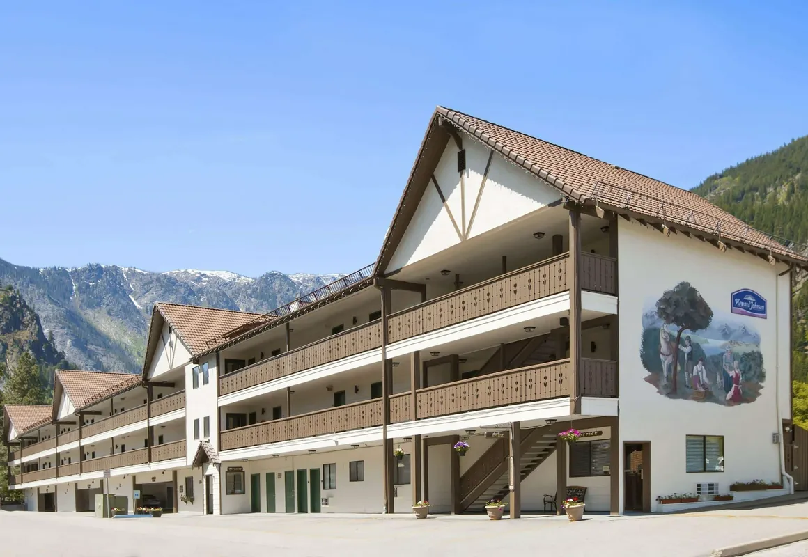 Howard Johnson by Wyndham Leavenworth hotel hero