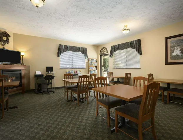 Howard Johnson by Wyndham Leavenworth hotel detail image 2