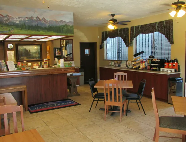 Howard Johnson by Wyndham Leavenworth hotel detail image 3