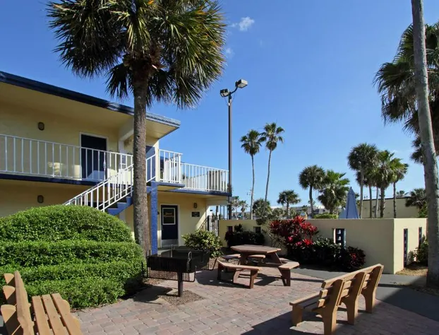 Days Inn by Wyndham Cocoa Beach Port Canaveral hotel detail image 4