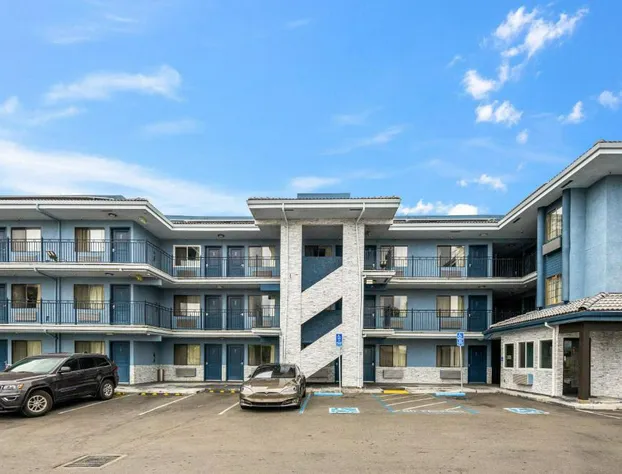 Executive Inn Hotel hotel detail image 3