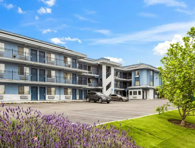 Executive Inn Hotel hotel detail image 1