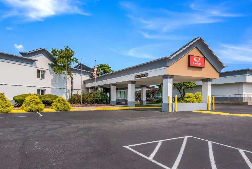 Econo Lodge Inn & Suites Chambersburg Central hotel hero
