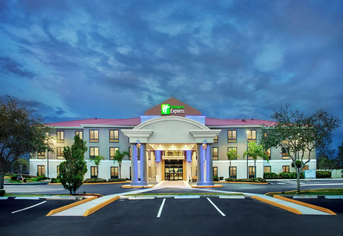 Holiday Inn Express & Suites Sebring by IHG hotel hero