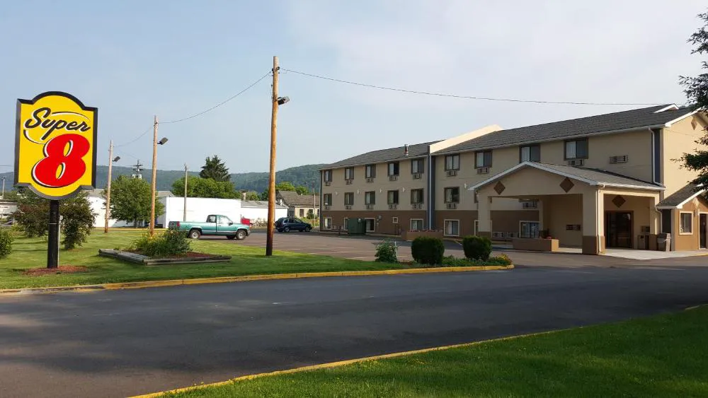 Super 8 by Wyndham Bath Hammondsport Area hotel hero