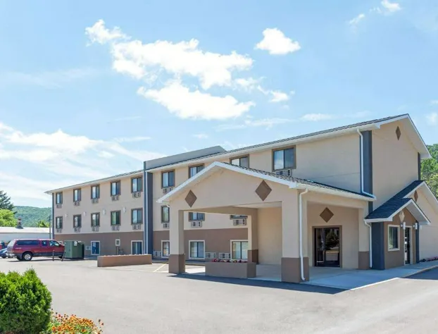 Super 8 by Wyndham Bath Hammondsport Area hotel detail image 1