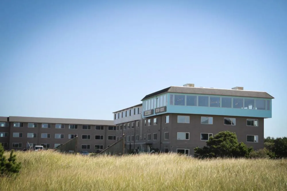 Adrift Hotel hotel hero