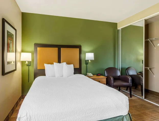 Studio 6 Extended Stay Chicago Vernon Hills Lincolnshire IL hotel detail image 4